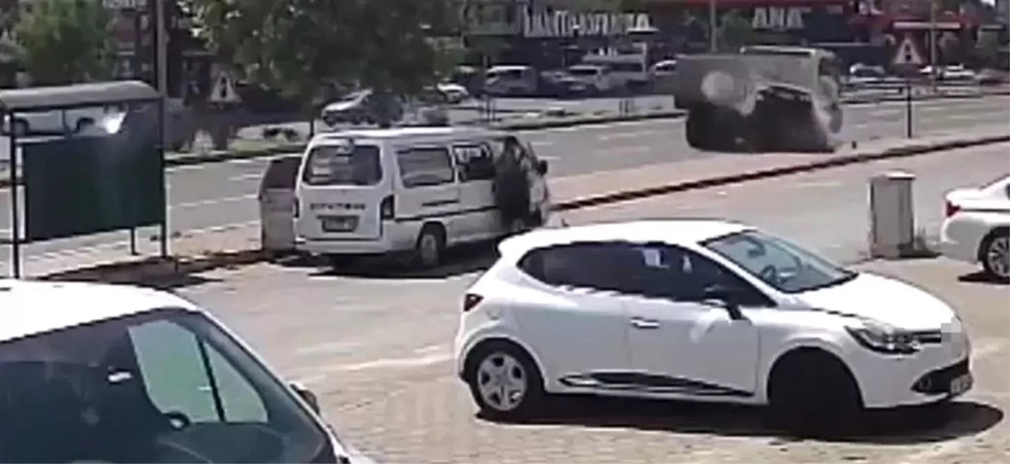 Kayseri'de Trafik Kazaları Güvenlik Kamerasında