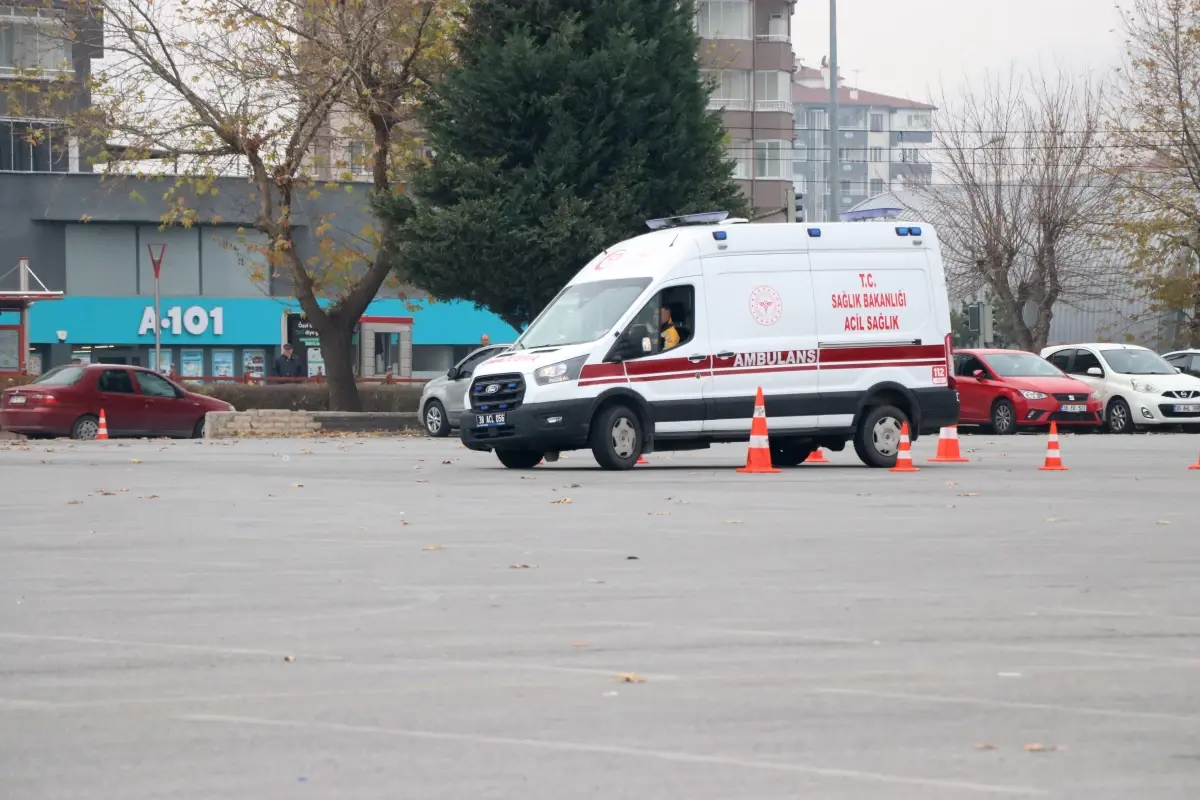 Kayseri'de Ambulans Rallisi Düzenlendi