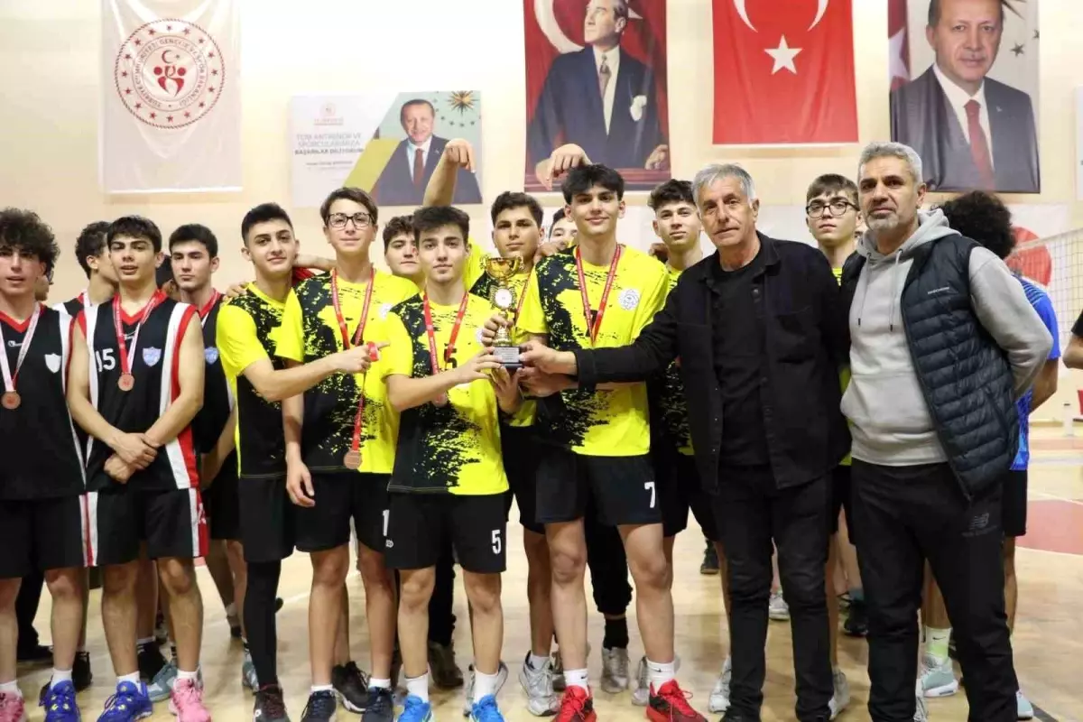 Kayseri Voleybol Genç Erkekler A İl Birinciliği Sona Erdi