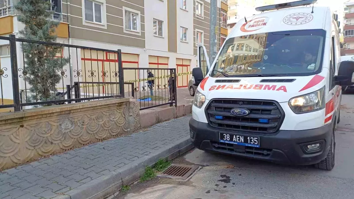 Kayseri'de 8. kattan düşen kadın hayatını kaybetti
