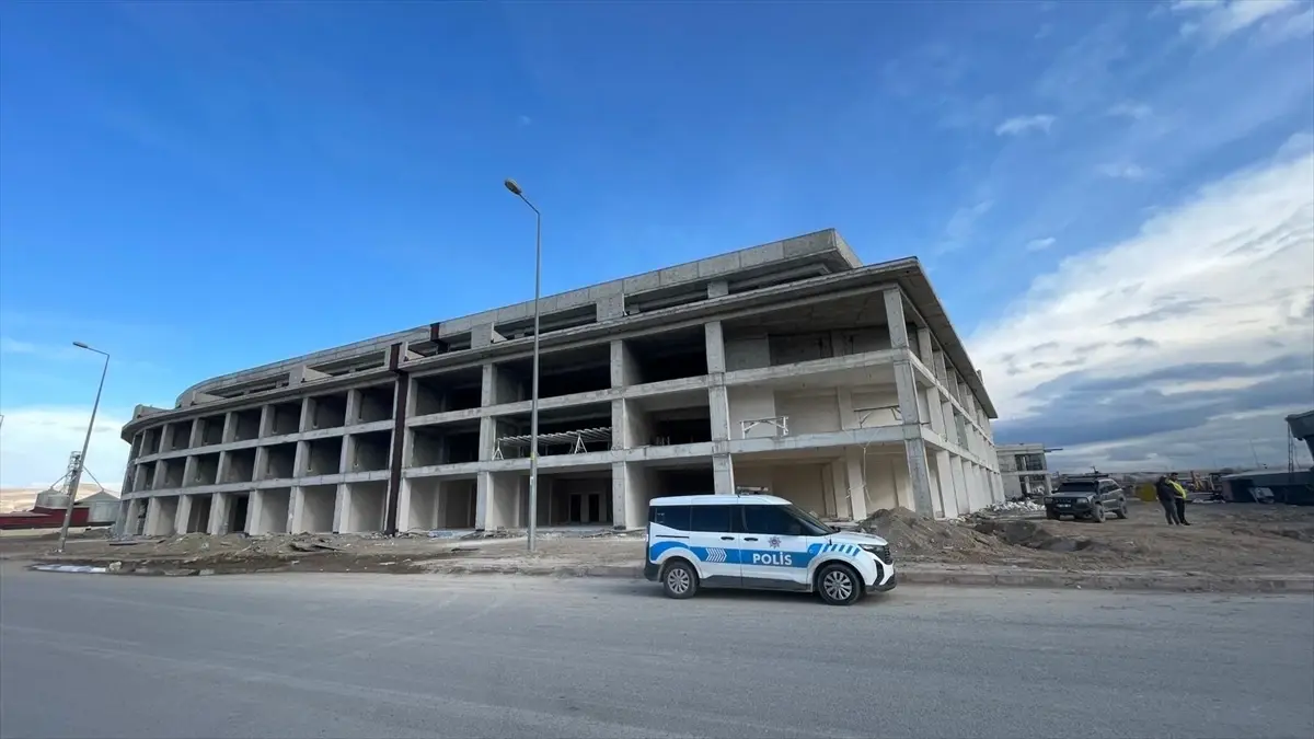 Kayseri'de İnşaatta Düşen İşçi Yaralandı