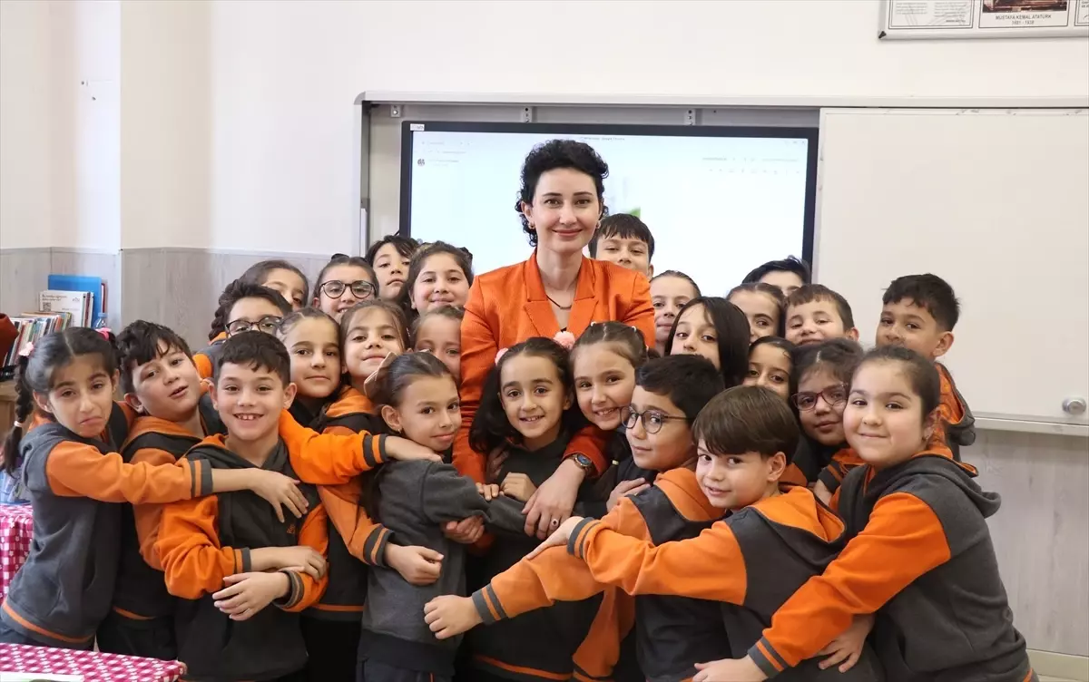 Kanseri yenen Mehtap öğretmen için ders zili bir yıl aradan sonra yeniden çaldı