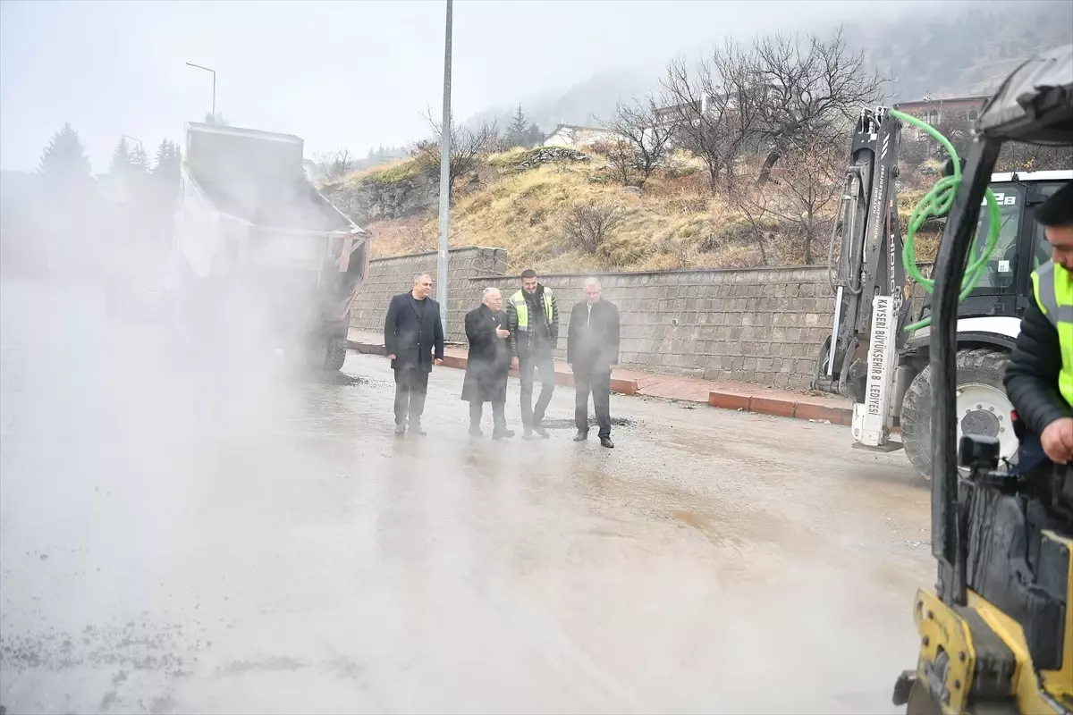 Başkan Büyükkılıç, Talas'ta altyapı ve üstyapı çalışmalarını inceledi