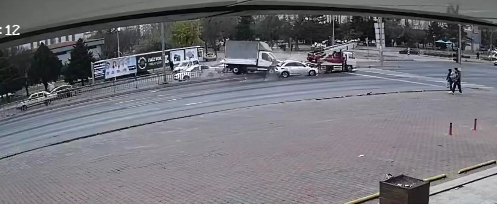 Kayseri'de Kırmızı Işık Kazası: 3 Yaralı