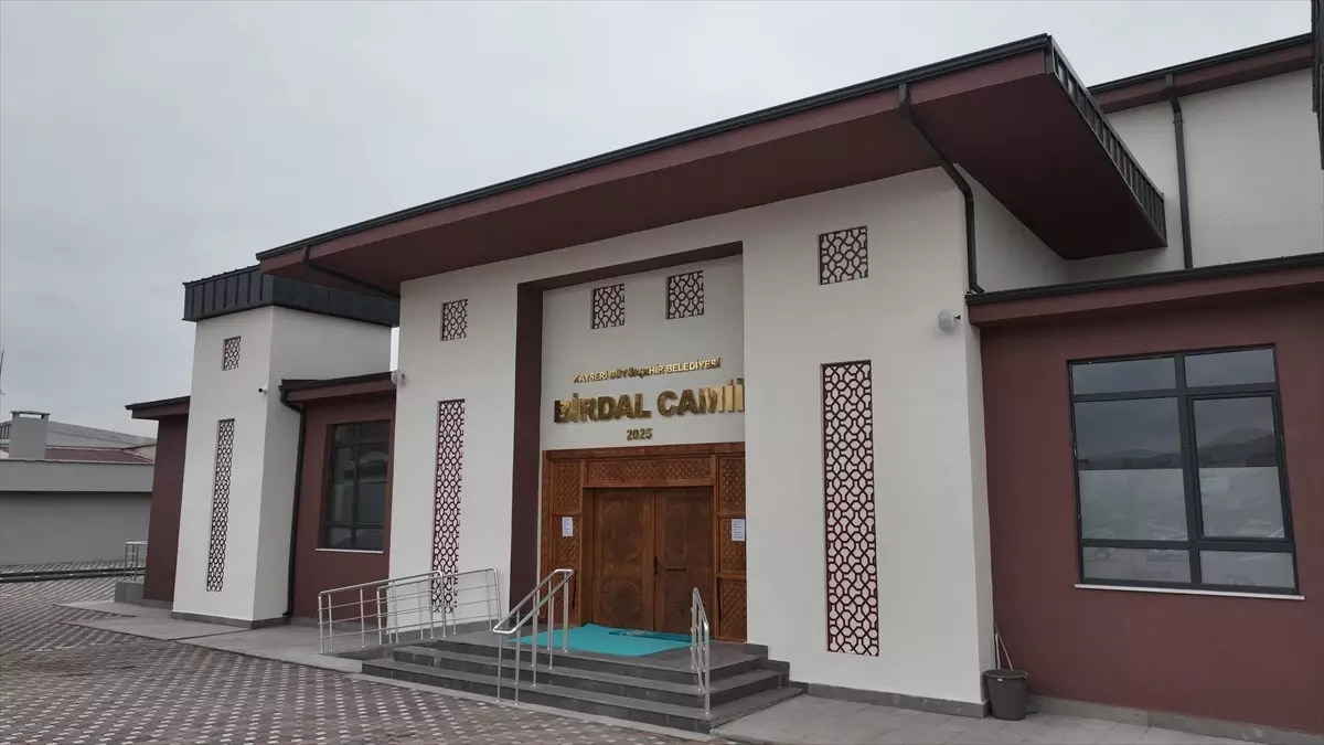 Kayseri'de Yeni Cami Hizmete Girdi