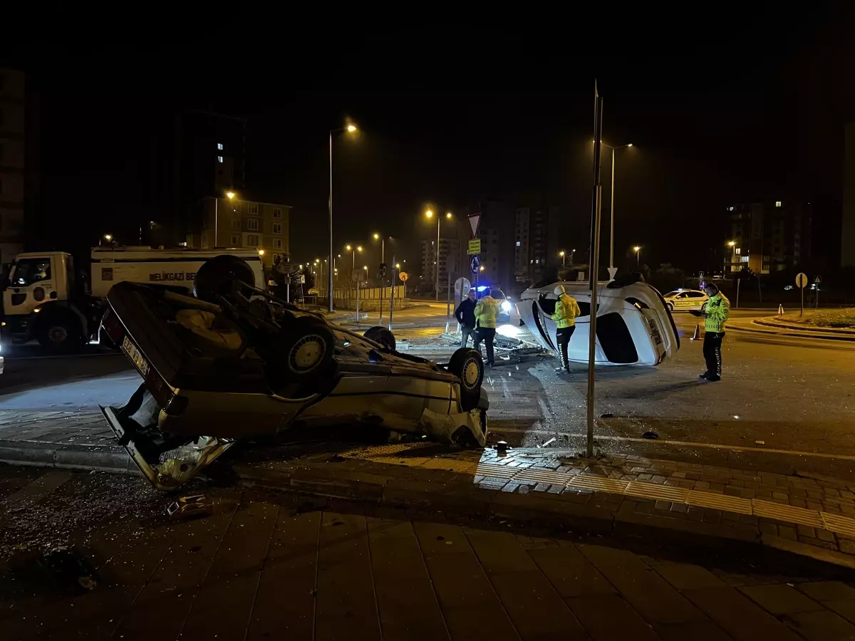 Kayseri'de Trafik Kazası: İki Sürücü Yaralı