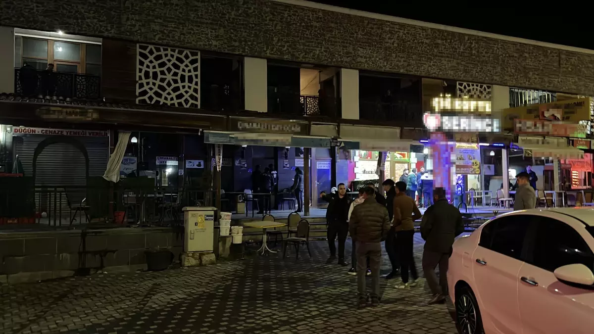 Kıraathanede Bıçaklı Saldırı