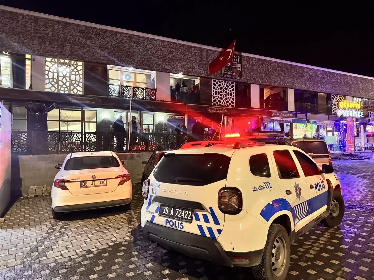 Kayseri'de Bıçaklı Kavga: 1 Ağır Yaralı