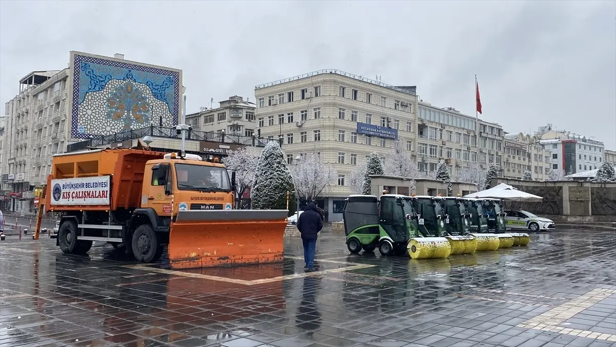 Kayseri ve Yozgat'ta Kar Yağışı Etkili Oluyor