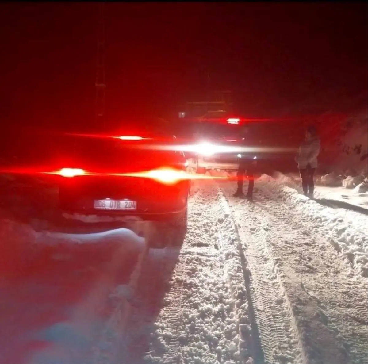 Kayseri'de Yolda Mahsur Kalan İki Kişi Kurtarıldı