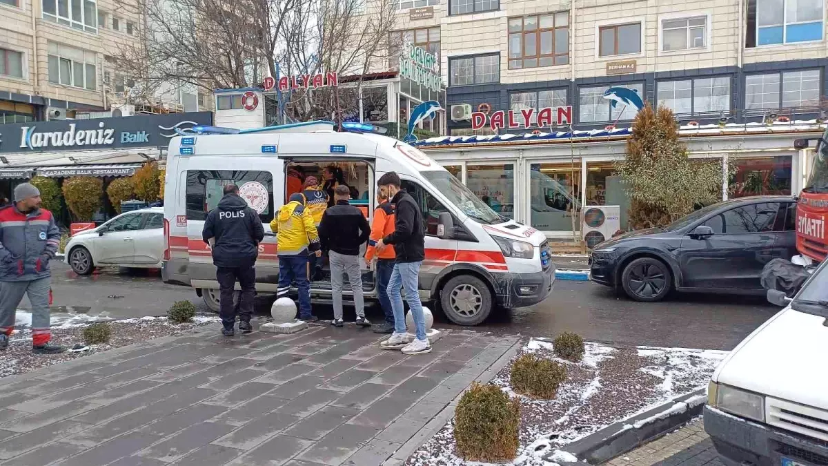 Kayseri'de Kuruyemişçi Deposunda Yangın