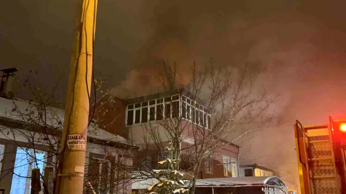 Kayseri'de Çatı Yangını 2 Saatte Söndürüldü