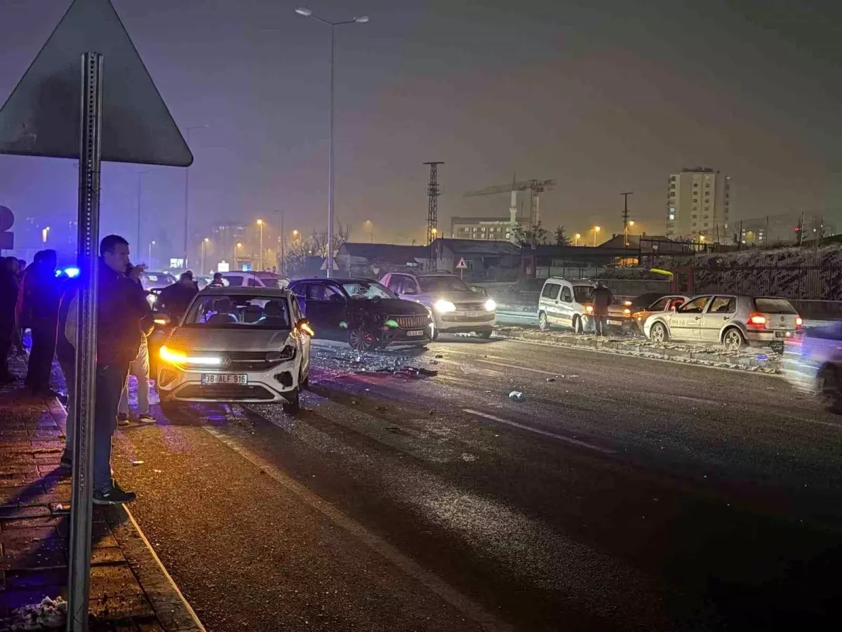 Kayseri'de Ardışık Trafik Kazaları