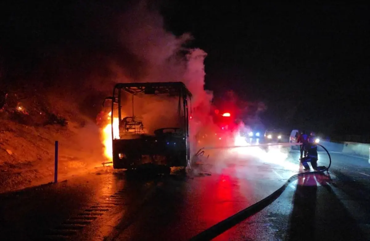 Pozantı'da Otobüs Yangını