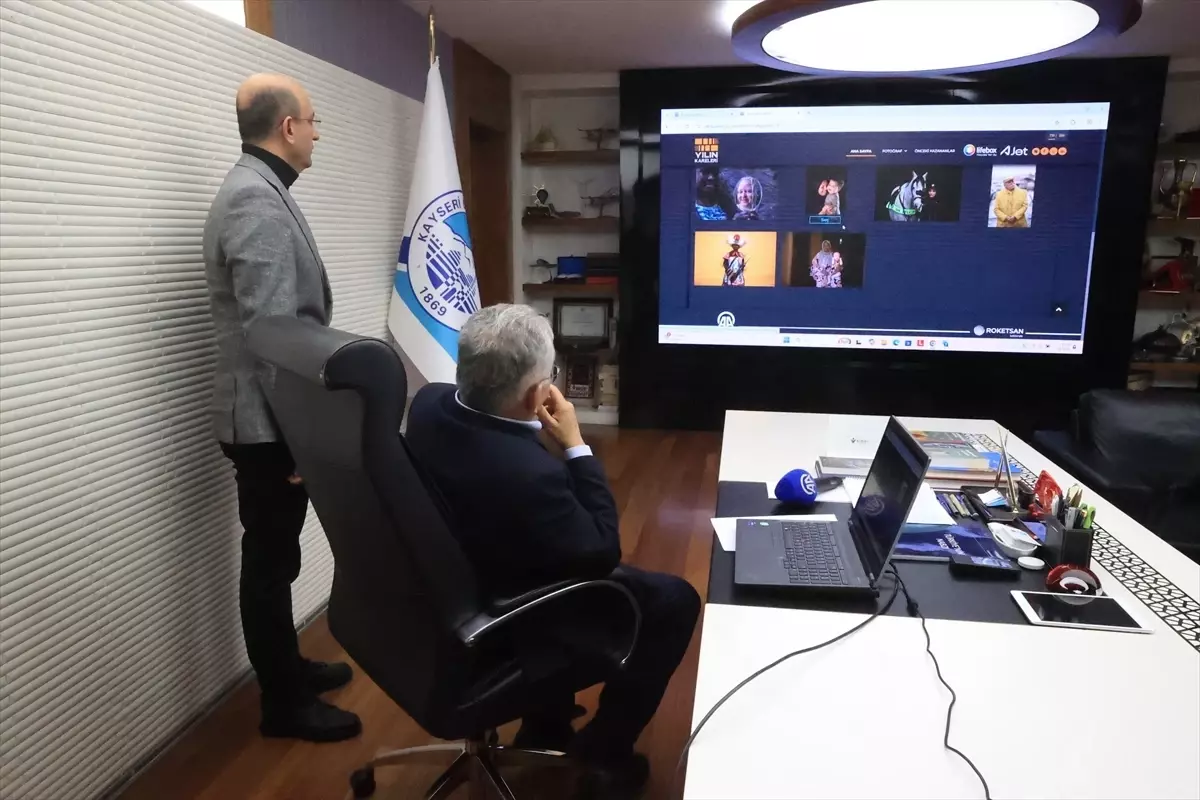 Büyükkılıç, 'Yılın Kareleri' Oylamasına Katıldı