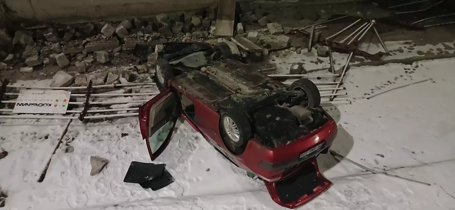 Kayseri'de Otomobil Sulama Kanalına Düştü