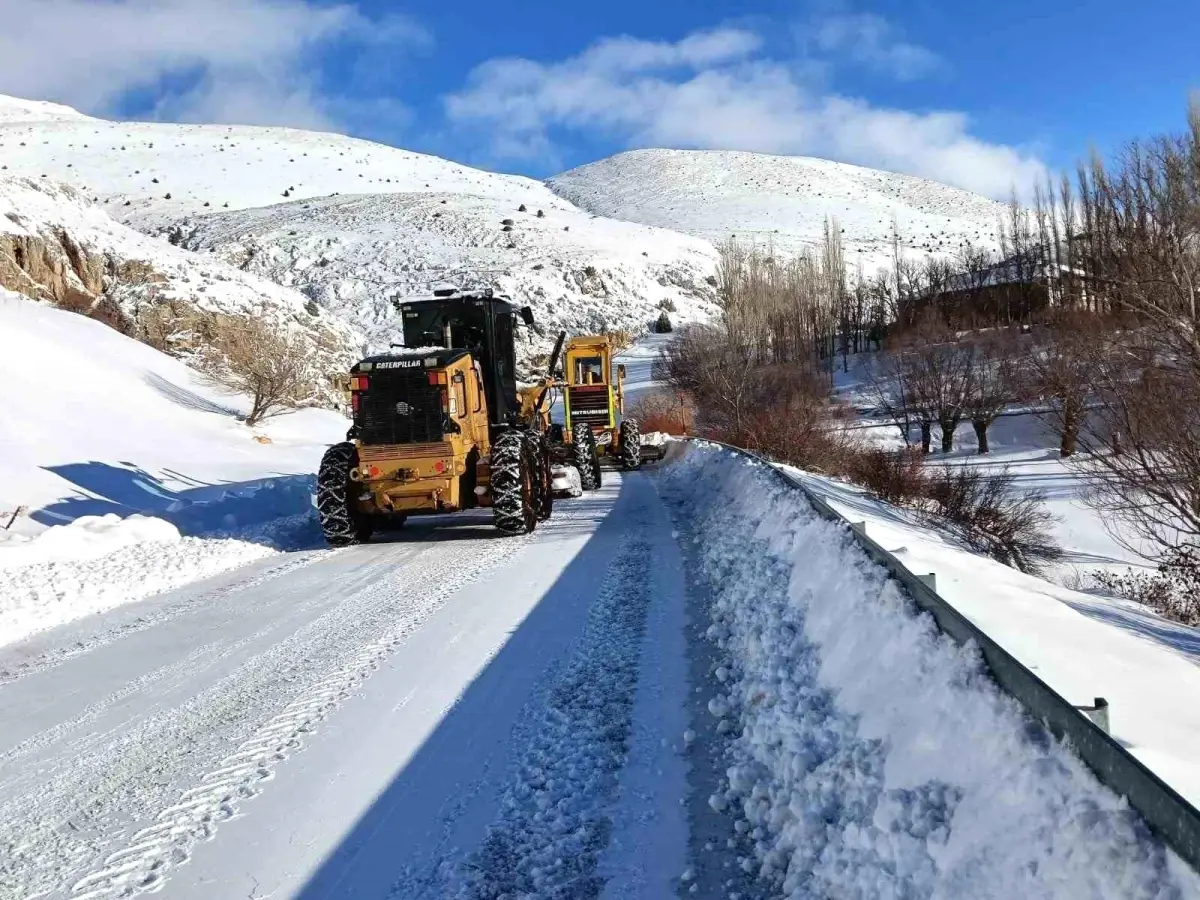 Kayseri'de kapanan 126 yol ulaşıma açıldı