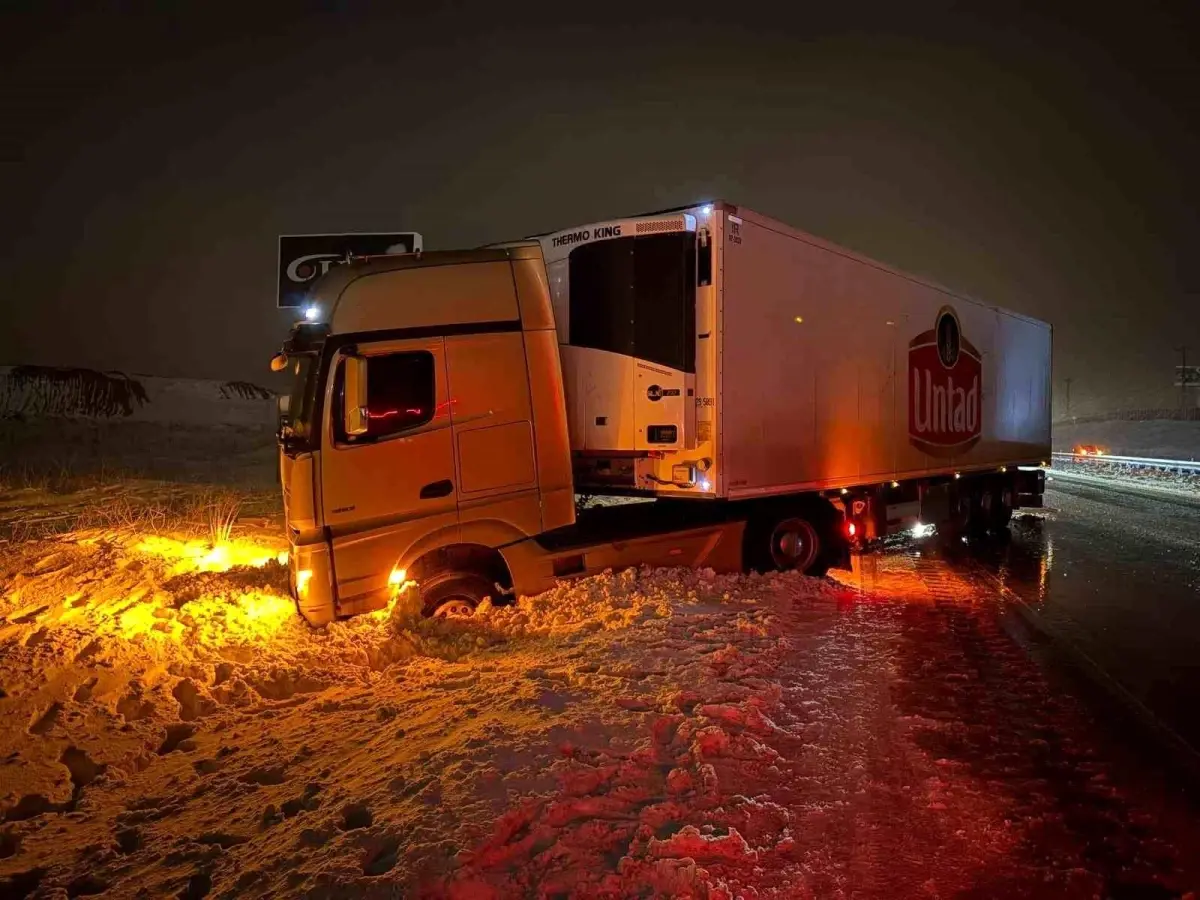 Kayseri-Malatya Karayolu'nda Buzlanma Kazalara Neden Oldu
