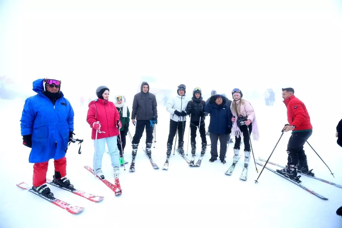 Başkan Büyükkılıç, Erciyes'te kayak tutkunlarıyla bir araya geldi