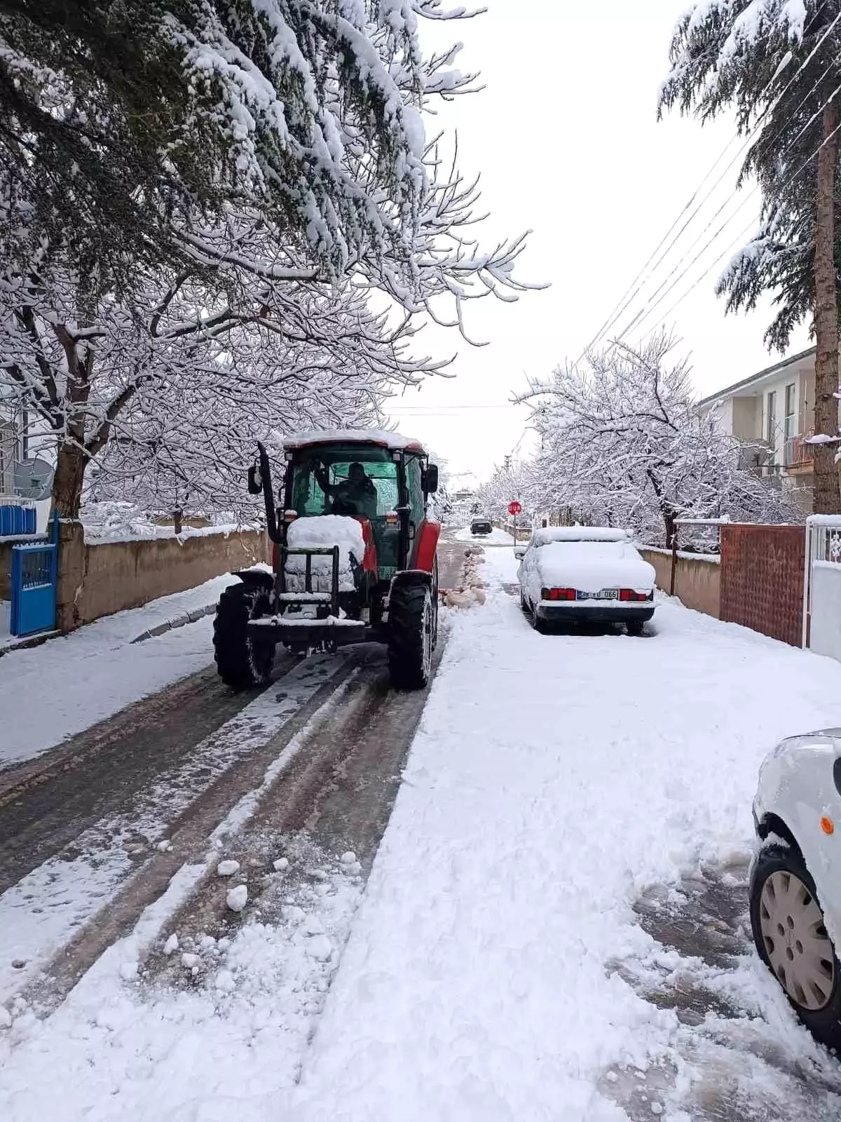 Develi'de kar yağışı 10 cm'ye ulaştı