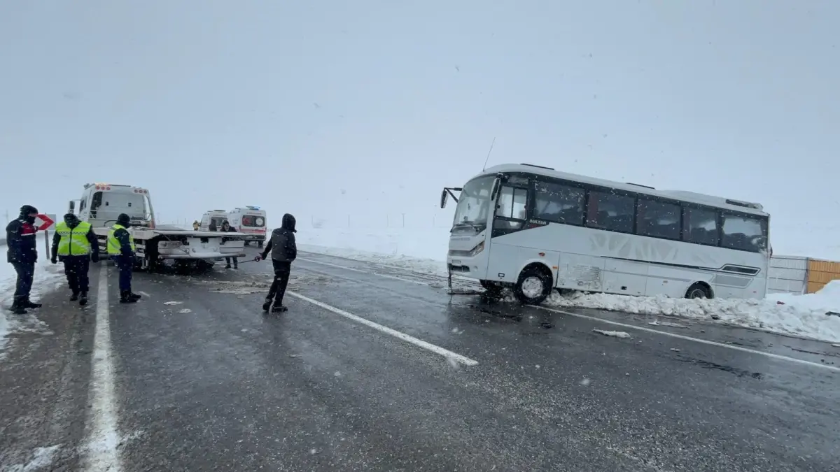 Kayseri'de Midibüs Devrildi: 22 Yaralı