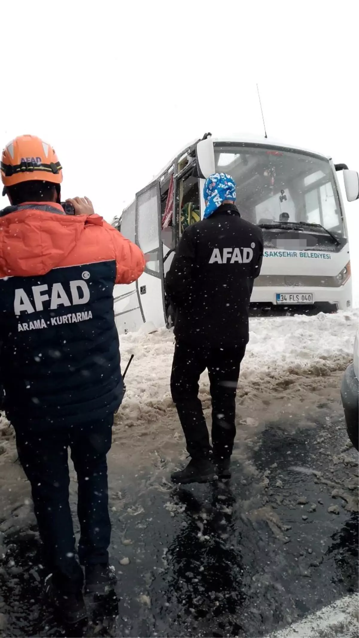 Kayseri'de Cenaze Taşıyan Minibüs Devrildi