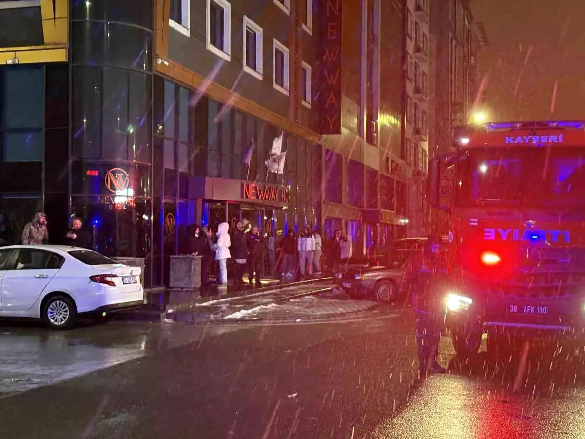 Kayseri'de Otelde Yangın Paniği