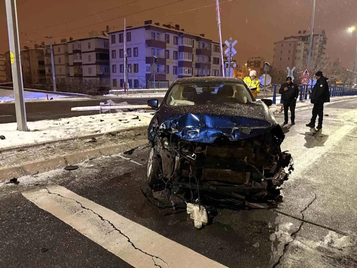 Kayseri'de Araç ile Tren Çarpıştı