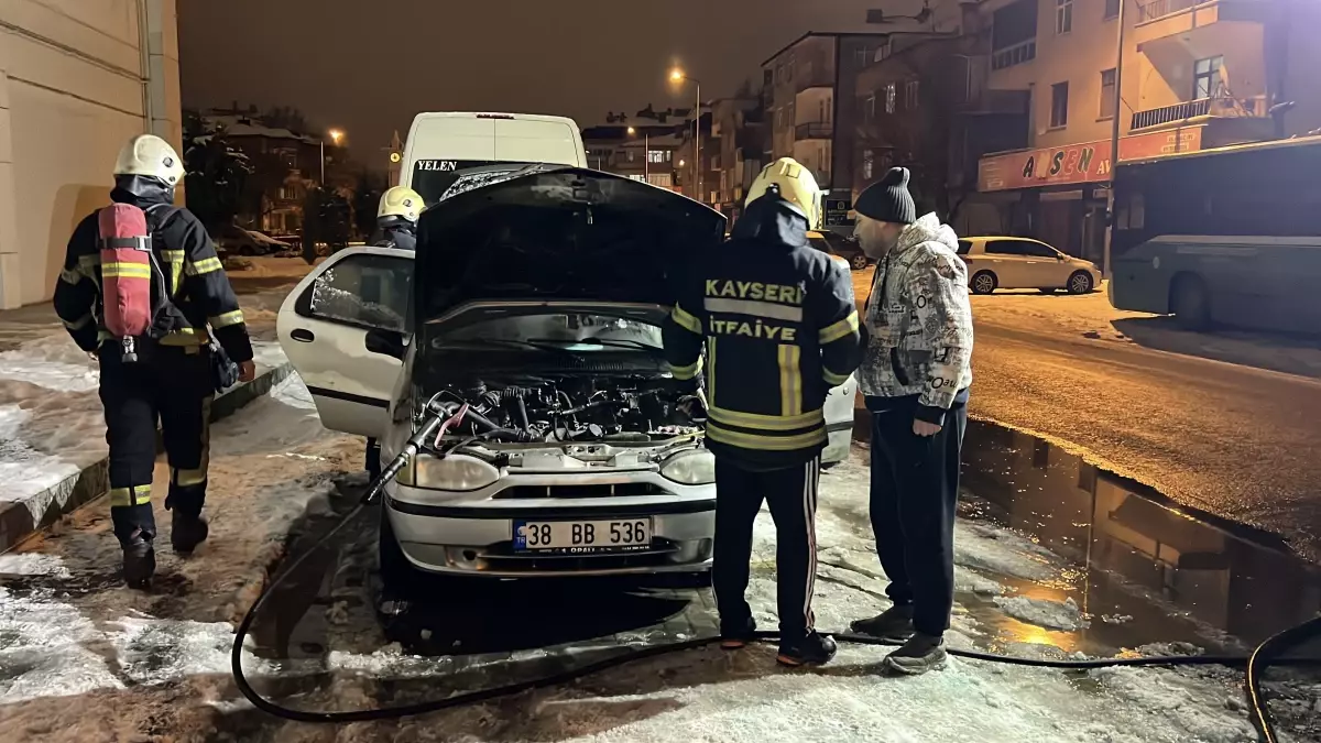 Kayseri'de Park Halinde Araç Yangını
