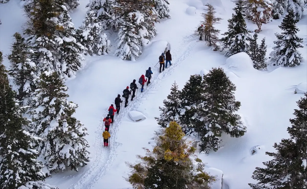 Aladağlar Kış Şöleni: Dağcılar Karla Kaplı Zirvelerde