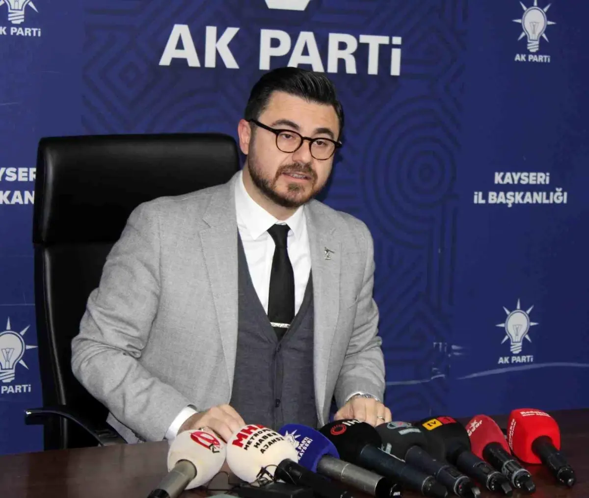 Başkan Okandan: 'Kocasinan Bulvarı isminin Elitaş Bulvarı olarak değiştirilmesi kararını Mustafa Elitaş kabul etmedi'
