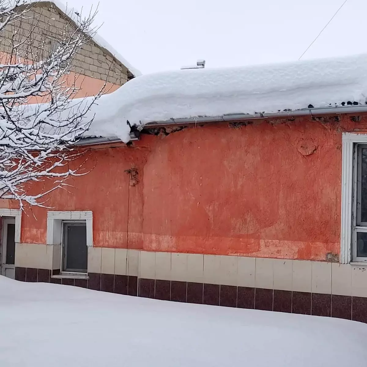 Kayseri'de Kar Etkisi: Ahır Çatısı Çöktü