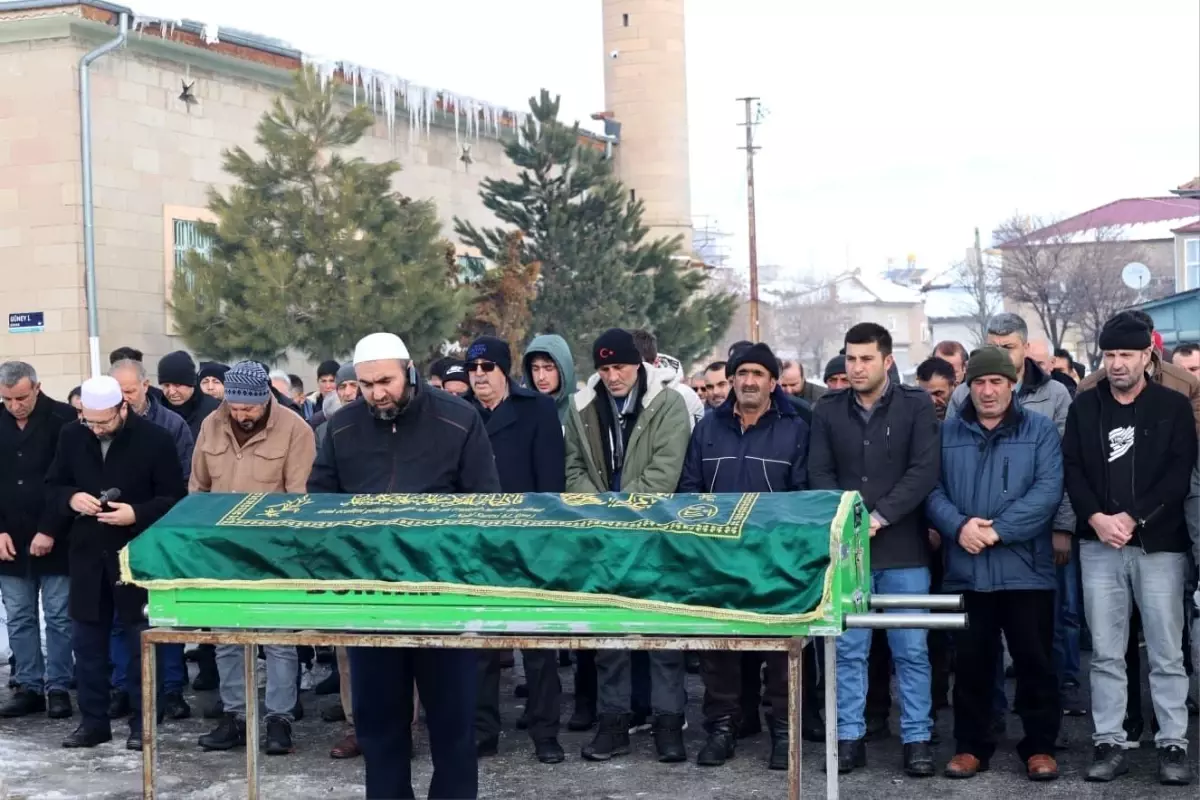 Duş sonrası fenalaşıp hayatını kaybeden çocuk toprağa verildi