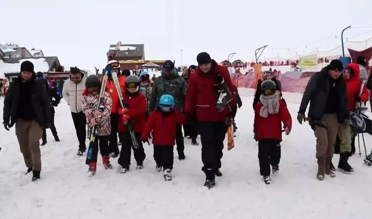 Şehit Çocuklarına Kayak Eğitimi