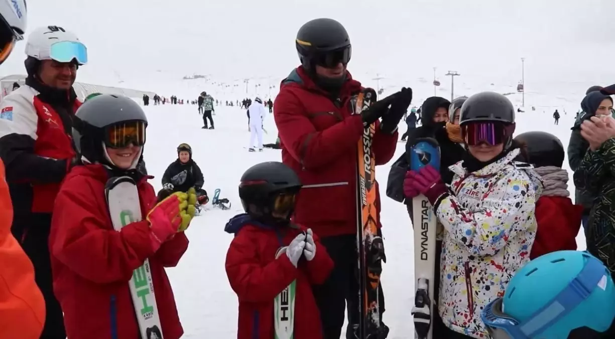 Kayseri'de Şehit Çocuklarına Kayak Eğitimi Verildi
