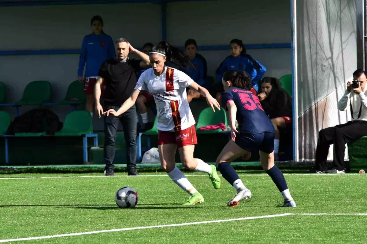 Auran Kayseri Kadın FK Liderliğini Sürdürdü