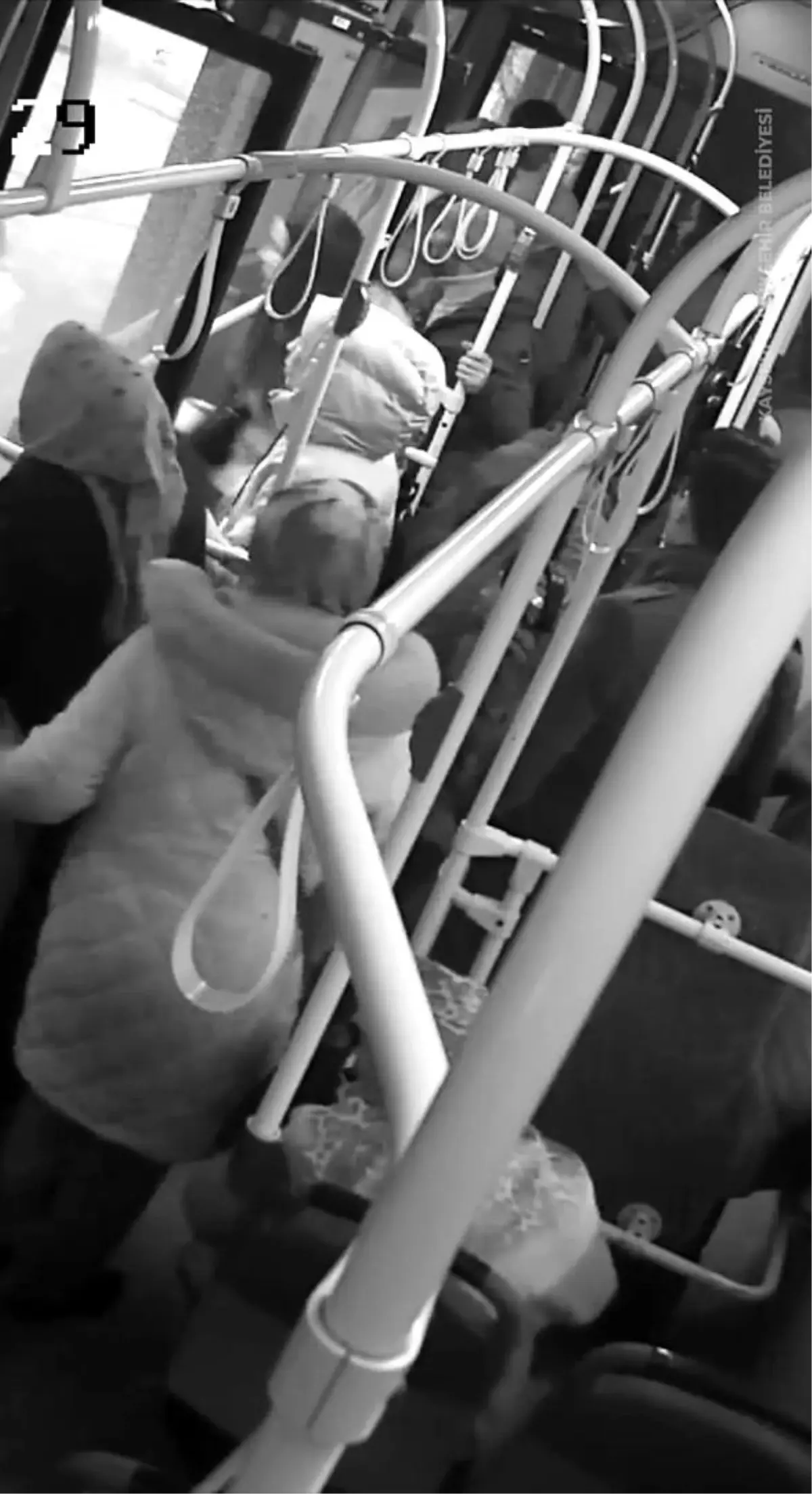 Otobüs şoförü fenalaşan yolcuyu hastaneye yetiştirdi