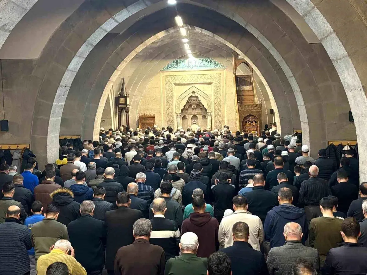 Kayseri'de Berat Kandili İbadetle Geçti