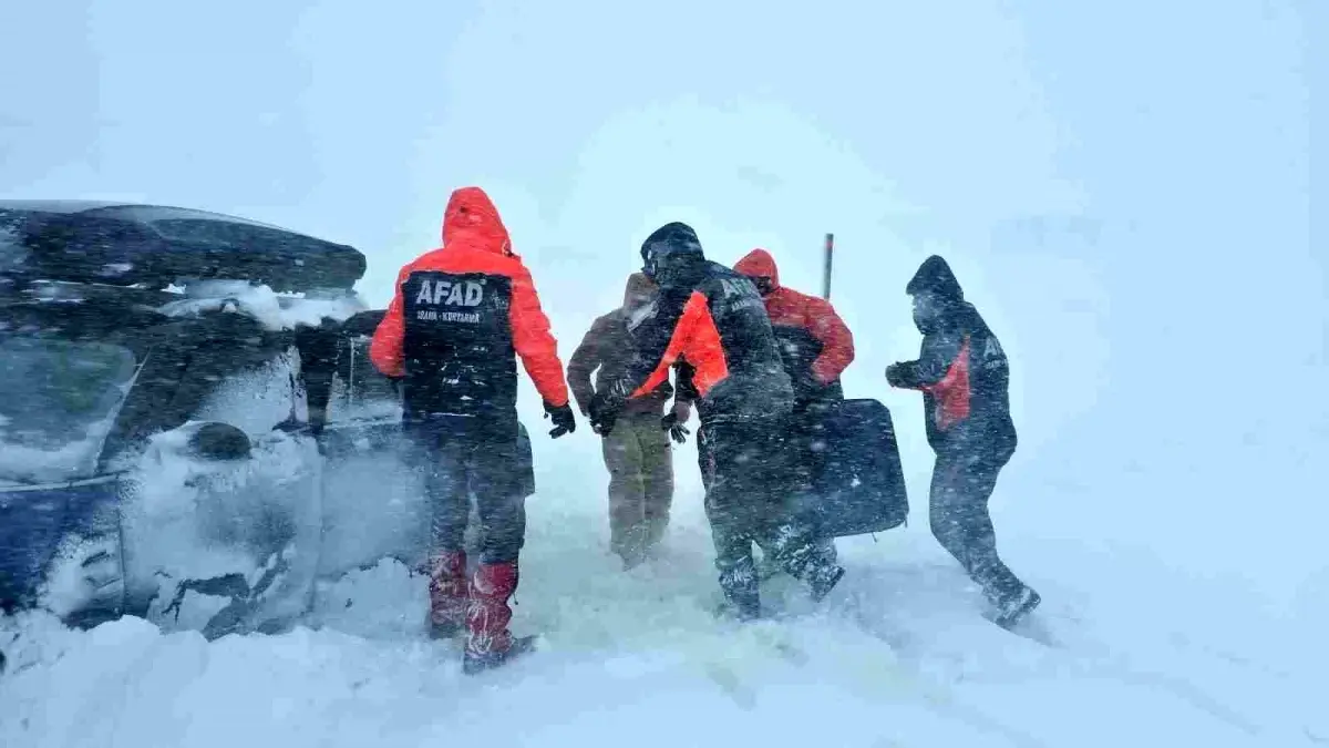 Kayseri'de Tipi Nedeniyle Mahsur Kalanlar Kurtarıldı
