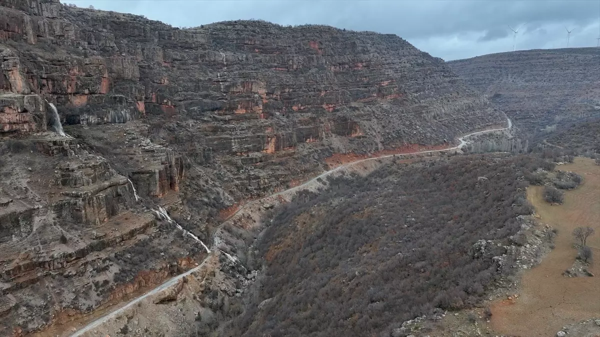 Yahyalı'daki Zebil Mağarası'nda Su Akışı Yalnızca 2 Ay