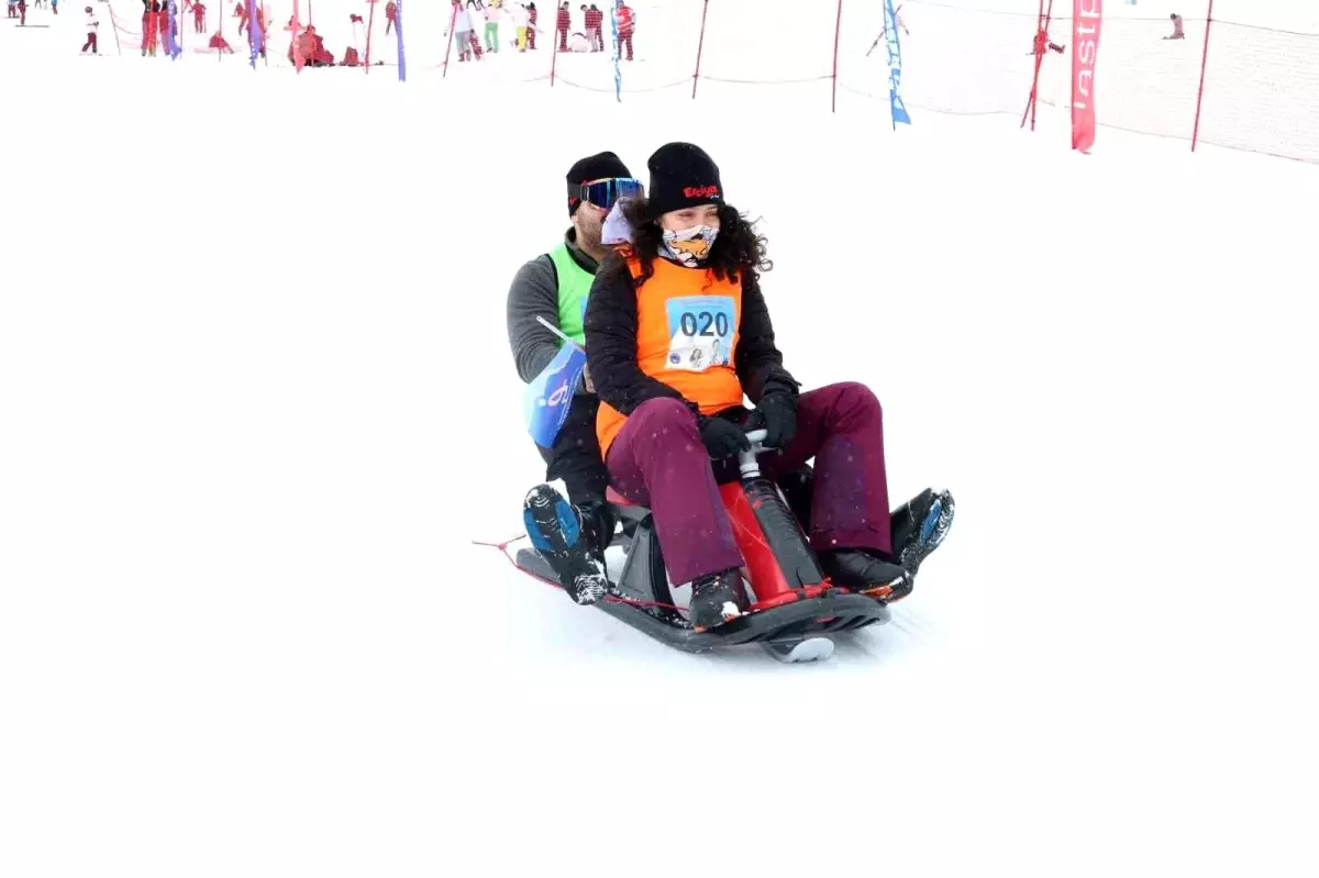 Eşler, Sevgililer Günü'nde birbirini en hızlı çekmek için yarıştı