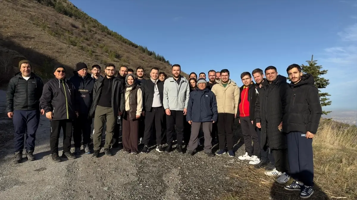 Büyükkılıç, Gençlerle Ali Dağı'nda Yürüdü