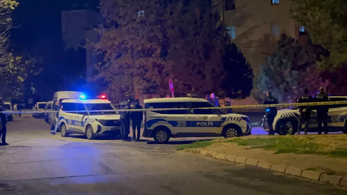 Boşanma aşamasındaki eşini defalarca bıçaklayıp, sonra babasını aramış