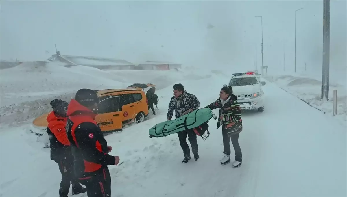 Kayseri'de Mahsur Kalan 12 Kişi Kurtarıldı