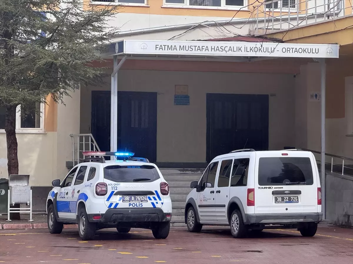 Kayseri'de Ortaokulda Bıçaklı Kavga