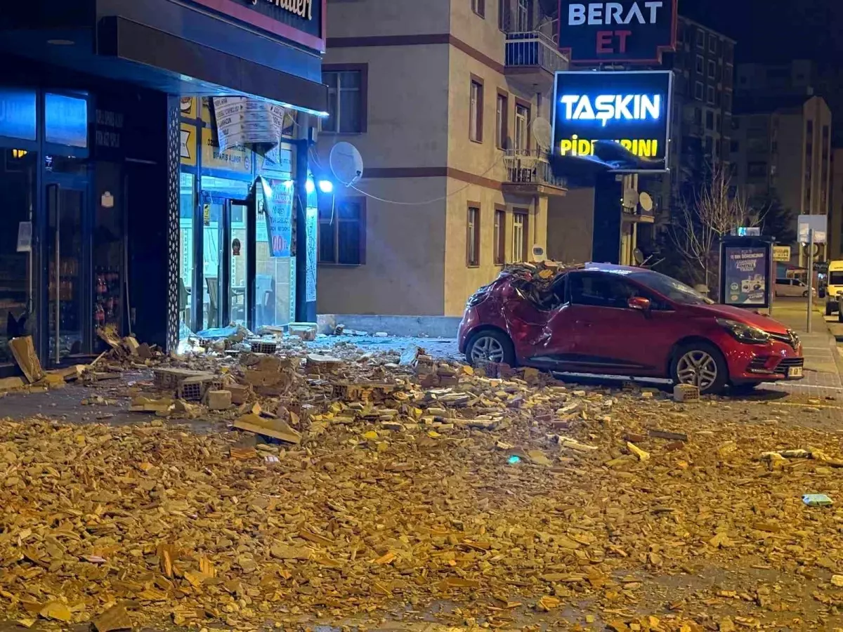 Kayseri'de Rüzgar Duvarı Yıktı