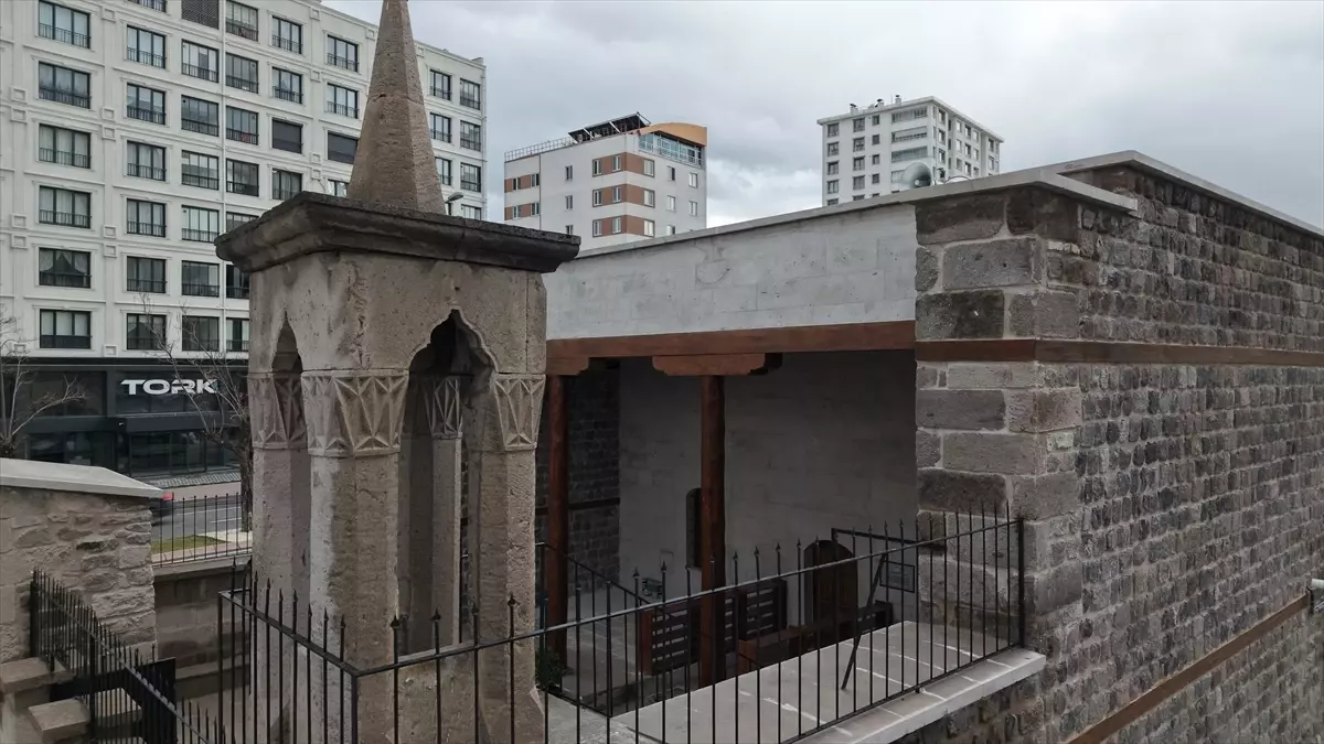 Kayseri'de Tarihi Cami İbadete Açıldı