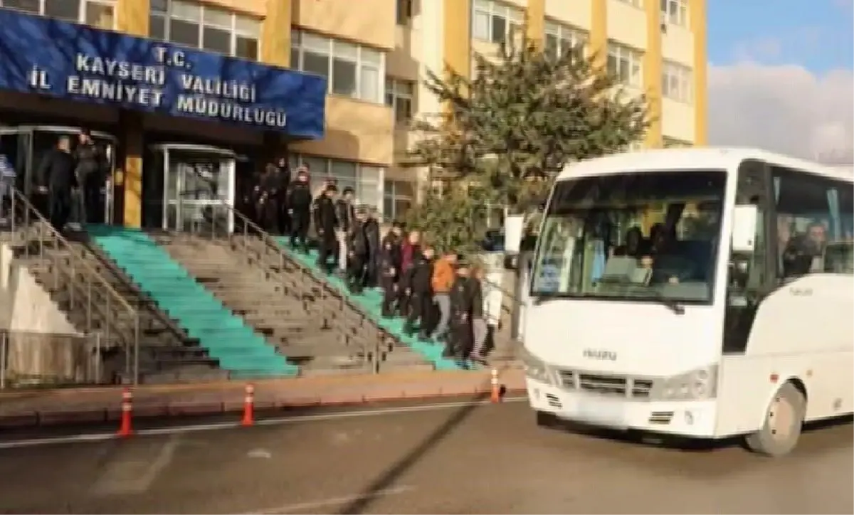 FETÖ Operasyonunda 54 Tutuklama