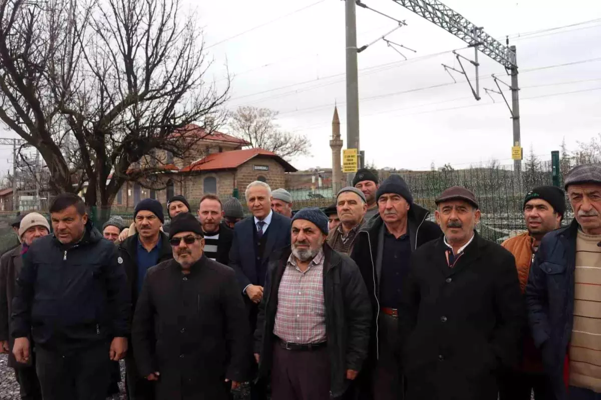 50 metre mesafedeki camiye gitmek için 5 kilometre yol yürüyorlar