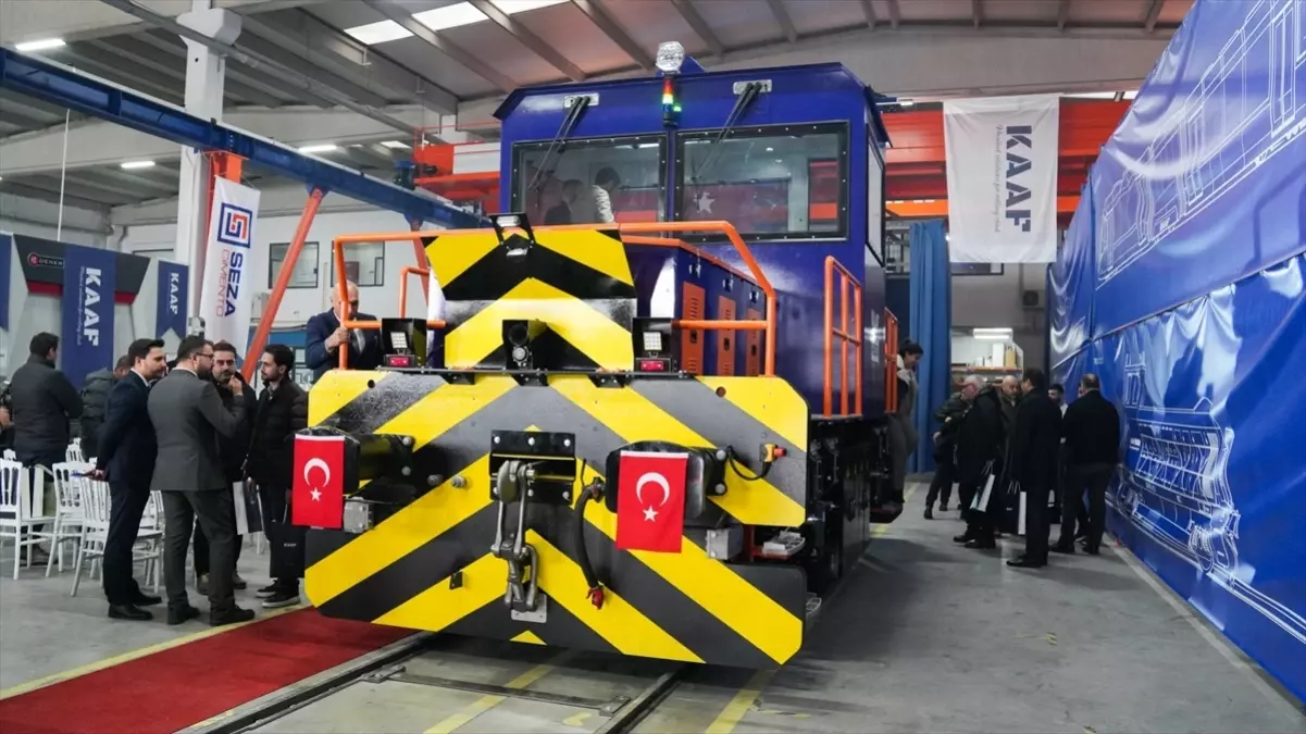 Kayseri'de bataryalı manevra lokomotifinin tanıtımı yapıldı